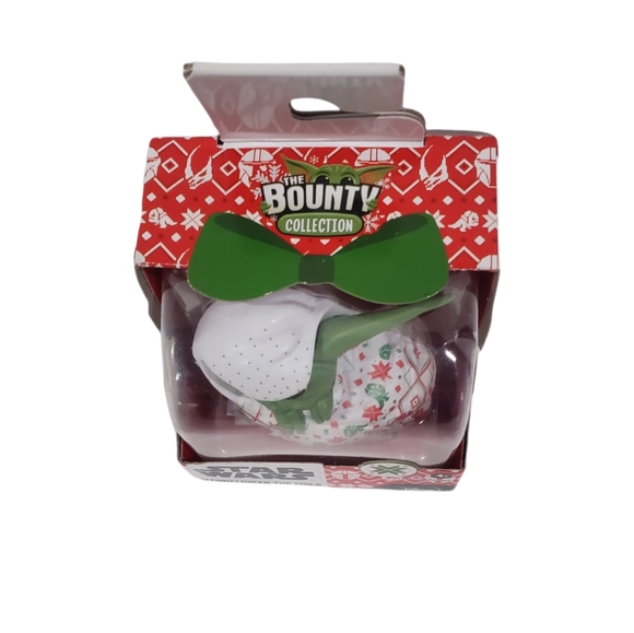 Star Wars Mandalorian The Child Bounty Collection Holiday Figure w/ Blanket - Picture 2 of 3